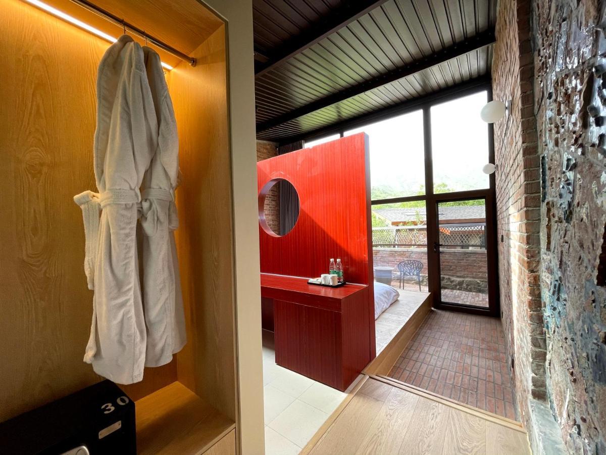Brickyard Retreat At Mutianyu Great Wall Adjoin To Mutianyu Great Wall - Room With The View Of Great Wall - Free Chinese Massage Experience - Vehicle Shuttle Service - International Catering - Spa& Nail Beauty Facilities Huairou Extérieur photo