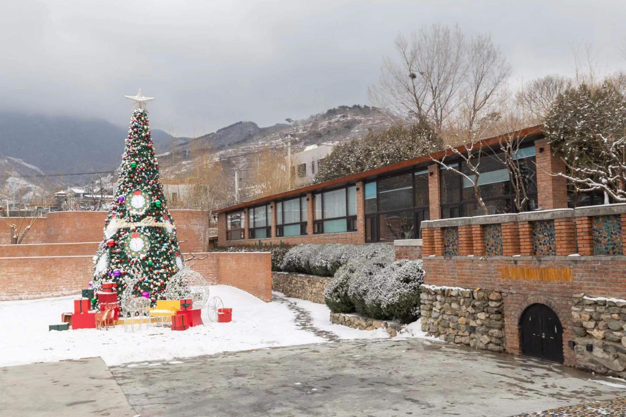 Brickyard Retreat At Mutianyu Great Wall Adjoin To Mutianyu Great Wall - Room With The View Of Great Wall - Free Chinese Massage Experience - Vehicle Shuttle Service - International Catering - Spa& Nail Beauty Facilities Huairou Extérieur photo